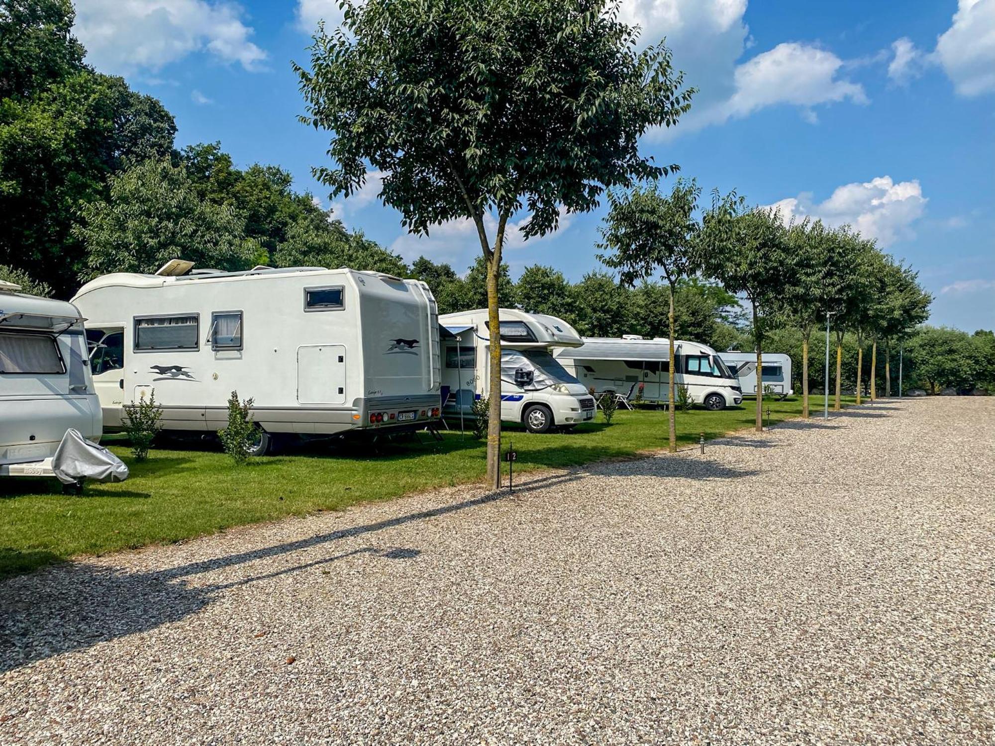 Seregner Agricamping & Homes - Adults Only 18 モンツァンバーノ エクステリア 写真